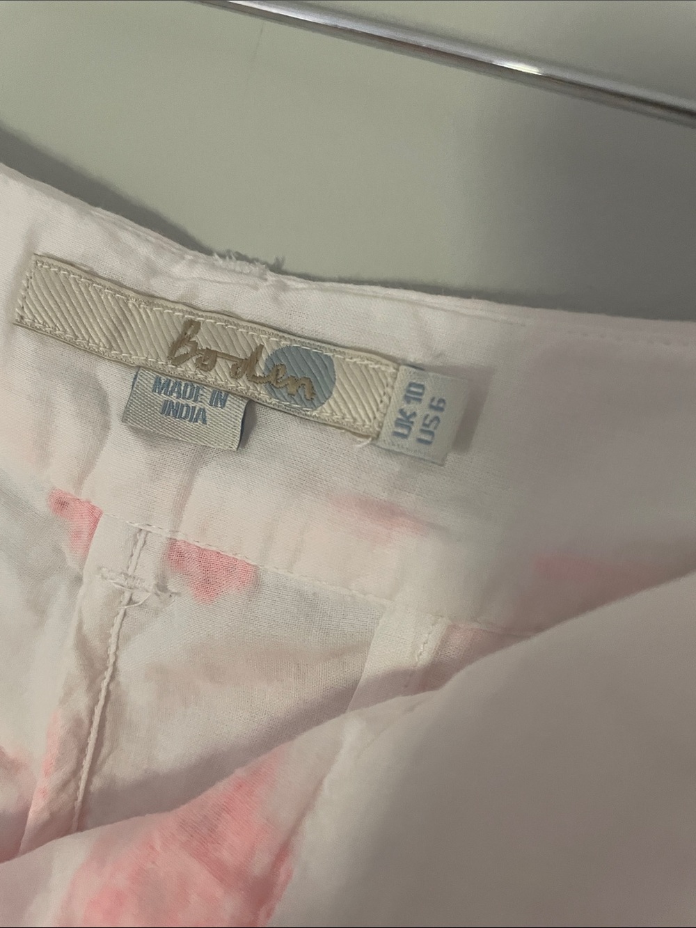 Boden White Shorts with Neon Pink Embroidery size: 6 - Picture 4 of 4